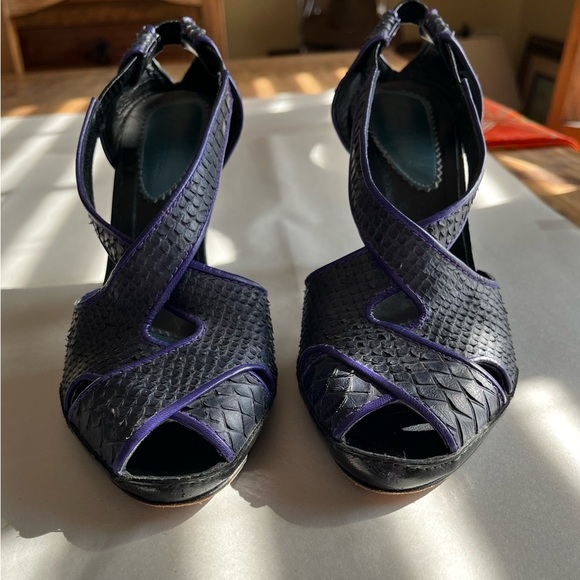 Max Azria Brie Black/Purple Combo Leather/Fur Strappy Peep Toe Heels Sz 38/7 GUC - Picture 15 of 16